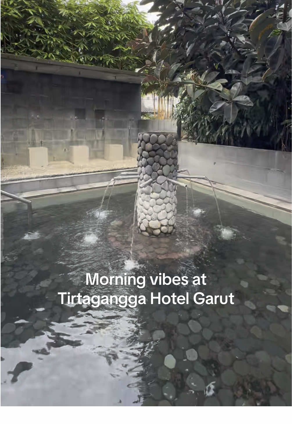 Tirtagangga garut ternyata kalo mau nginep disini mending booking lewat Tiktok aja dikiri bawah banyaak diskonnya #hoteltirtaganggagarut #tirtaganggahotelgarut #tirtaganggagarut #hotelgarut #berendamgarut 