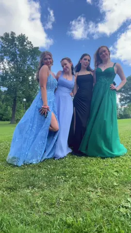 Prom🩵 (ignore the keys in hand)