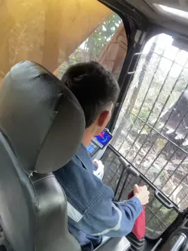 Top Disel 😂#beele #komatsu #paratiiiiiiiiiiiiiiiiiiiiiiiiiiiiiii #mundo #makinariapesada #mundotiktok #viralllllll #trabajando 