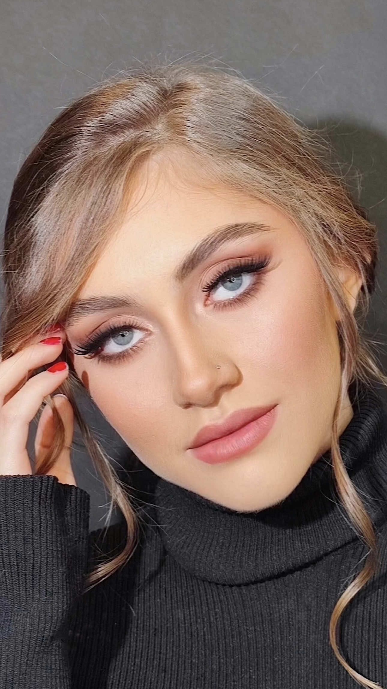 . A touch of PINK can speak volumes. Classic, chic, and undeniably beautiful.💖✨ . . . #makeup #makeupartist #glam #beauty #bride #bridalmakeup #makeupreel #weddingday #mua #cosmetics #makeuptransformation