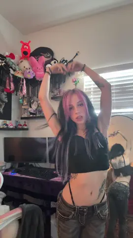 I kick the livin shi outta me.. #dance #cosplay #fyp #skyebinxy 