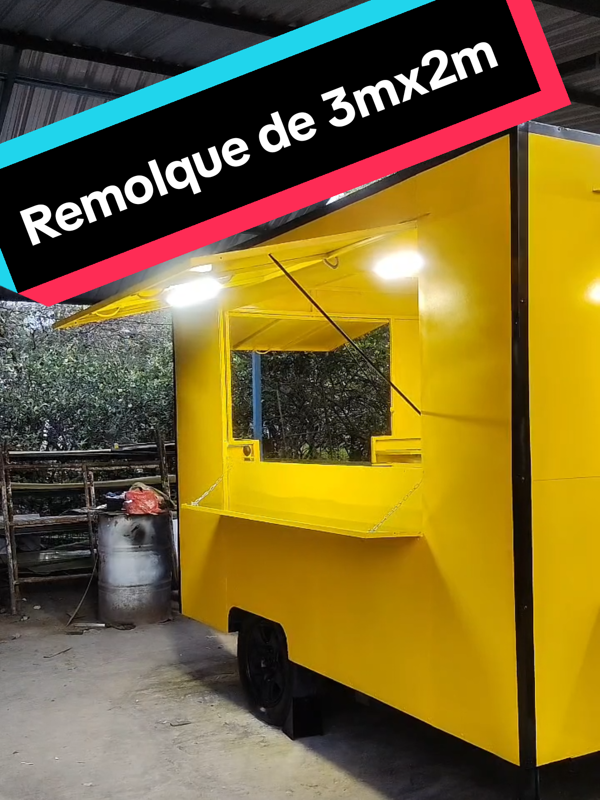 Food Truck cuadrado de 3m de largo x 2m de ancho y 2m de alto. Con mesones y repisas, llantas rin 16, cuenta con lavabo. Ya tienes tu food truck? Nos encontramos en quito sector valle de los chillos conocoto. Cotiza y realiza tu proyecto con nosotros. #FoodTruckQuito #negociosobreruedas #remolques #foodtrucks 