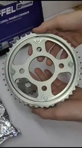 ⚙️🔥 Sua moto merece o melhor! O Kit Relação COMPLETO Riffel chegou com tudo 💪 Feito em aço 1045, é o que há de mais resistente, durável e seguro pra sua CG 160, FAN, CARGO ou START (2016 a 2025)! 🔧 Pinhão + Coroa + Corrente reforçada ✅ Menos ruído ✅ Mais desempenho ✅ Muito mais segurança na estrada! 💰 E o melhor: só R$75,83 nas últimas unidades disponíveis! ⚠️ Depois que acabar, só Deus sabe quando volta nesse valor… 📲 GARANTA AGORA! 👉 Link na bio! Corre! #KitRiffel #CG160 #Start160 #Fan160 #RiffelOriginal #MotoSegura #ÚltimasUnidades