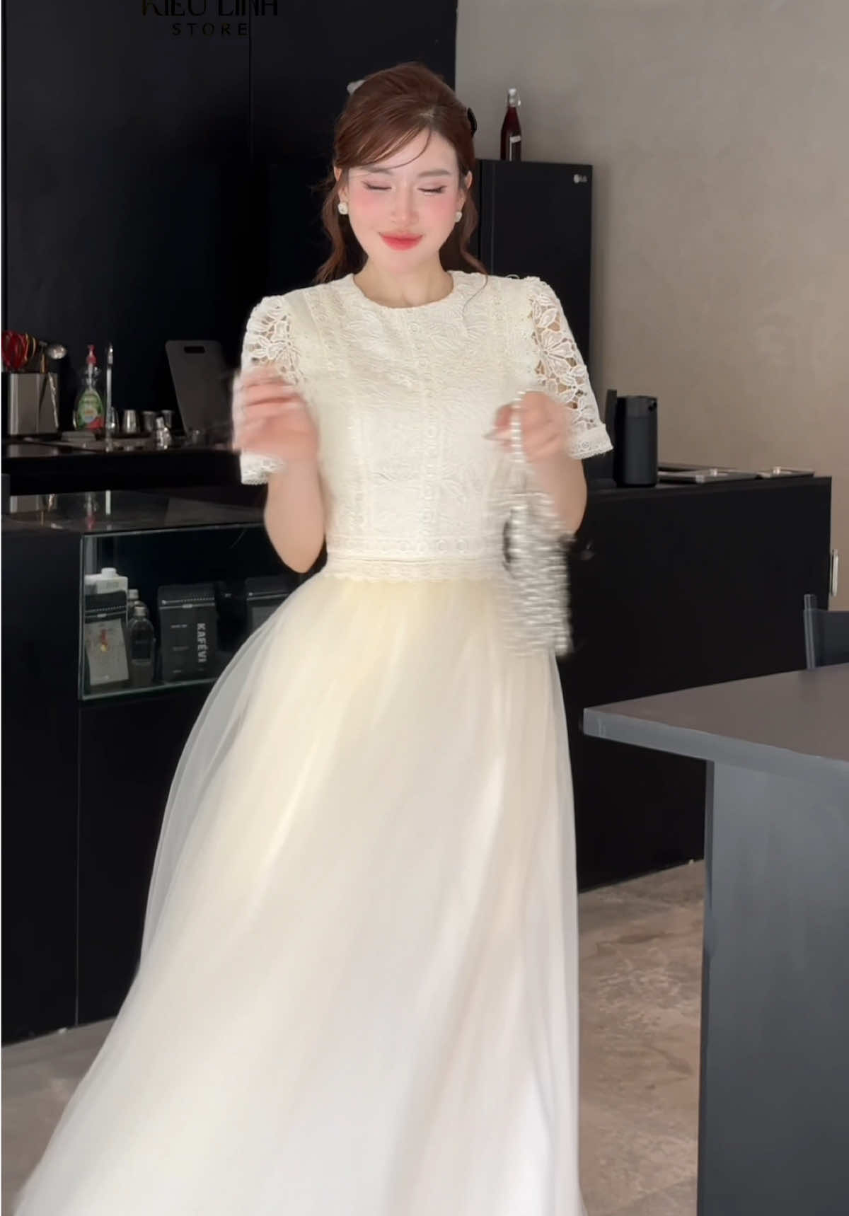 Tông màu kem hot hit đẹp nhấc người luôn các tình yêu ơi 😍❤️ #kieulinhstore6868 #vaythietkecaocap #vaydutiecsangchanh #vayxinh #vayxinhmoingay #TikTokFashion #xuhuong #maxidress #vayren 