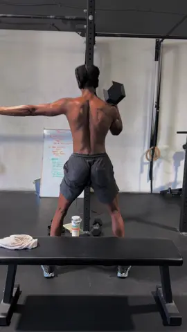 A 3 sets of 5-8 reps for each side of this exercise and you’ll be good to go 😮‍💨 use a weight you can lift but will take you past your comfort zone 💪🏾 #fyp #melanin #selflove #hotboy #Fitness #health #wellness 
