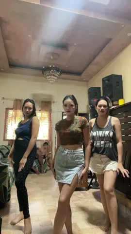 With sizzums @💛SUNNY💛 @Mel Ann #fyp #trend2025 #June2025 #newdancechallenge 