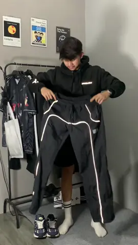 kalo kena flash jadi reflektif🥶🥶 #fyp #foryou #celanamurah #celanakece #affiliatetiktok #celanapria #trackpants #baggypants #celanasantai 