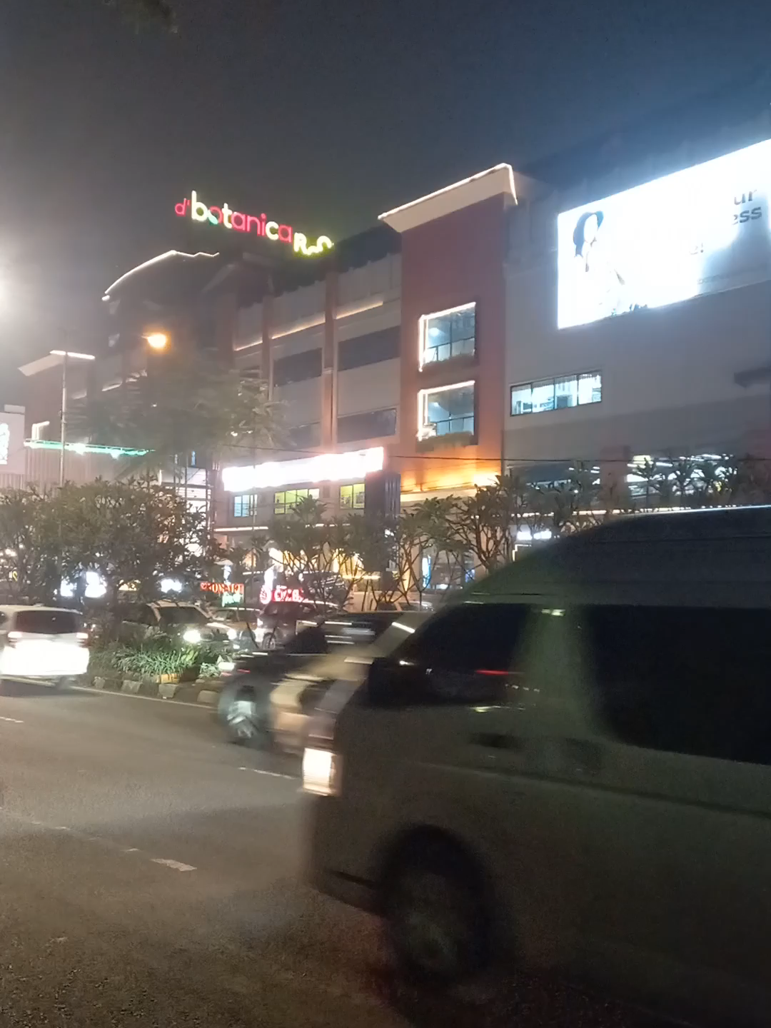 Bandung malam hari kemarin pkl.20.00..duuh pada pulang setelah liburan bsk kerja #pasteurbandung #fyp