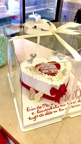 🎂 Một chiếc bánh nhỏ – thay ngàn lời con muốn nói với Mẹ… Một chiếc bánh sinh nhật trái tim đơn giản nhưng chứa đầy tình cảm – là lời cảm ơn của con dành cho người Mẹ tuyệt vời nhất trên đời. 🧁 Vị ngọt nhẹ, kem mềm, trang trí thanh lịch – phù hợp để tặng Mẹ, tặng người thân yêu nhất của bạn! 📍 Cạnh trường THPT Yên Định 2, Xã Yên Trường, H. Yên Định, Thanh Hóa 📞 Hotline: 0973 062 869 💬 Muốn đặt một chiếc bánh giống vậy tặng Mẹ? Inbox ngay nhé! 👉 Nhấn theo dõi @Tiệm Bánh Hòa An 2 để xem thêm nhiều mẫu bánh cảm xúc và ý nghĩa! #BánhTặngMẹ #BánhSinhNhậtÝNghĩa #BánhTráiTim #TiệmBánhThanhHóa #HòaAnBakery #TiktokBánhNgọt
