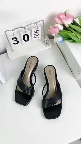 Amoura Sandal Heels by @gisellecolls ✨️ #gisellecolls #sandalgiselle #sandalheels #sandalheelswanita #sandalwanita 