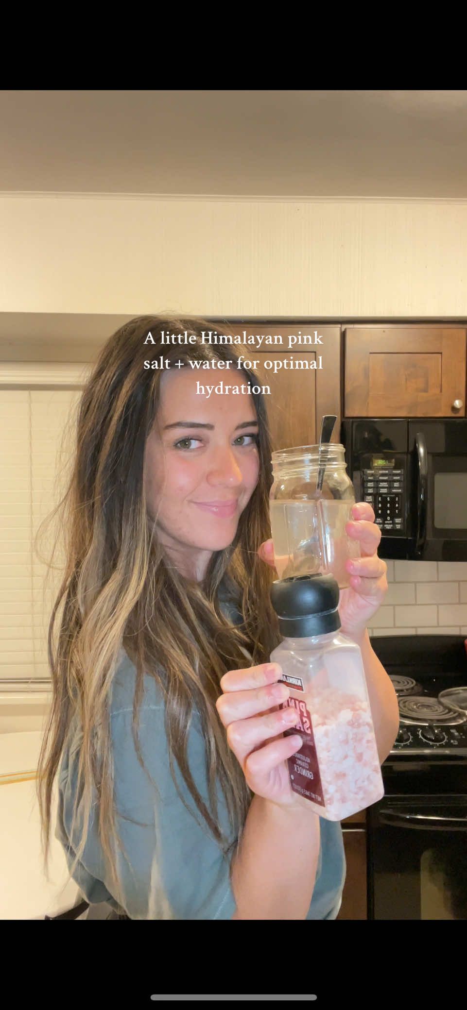 a little Himalayan salt in my water. it’s one of those tiny things that makes me feel so good🌿