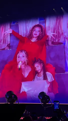 Beyoncé - Protector Cowboy Carter tour live in Houston second night