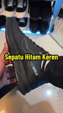 Rekomendasi sepatu buat yang suka warna hitam #sepatuhitam #sepatupria #sneakers 