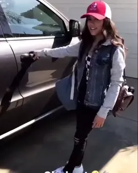 old video of jenna struggling to open the car door 😂 #jennaortega #car #door #open #struggle #funny 