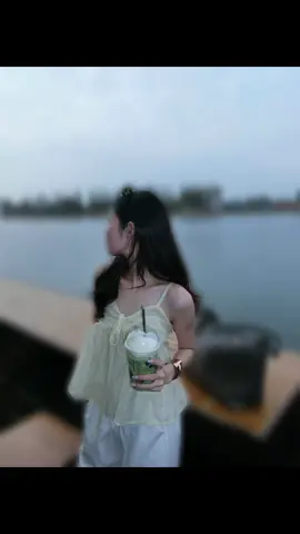 មនុស្សស្រីចូលចិត្ដលេងសើចច្រើនពិតមែន តែនៅក្នុងរឿងស្នេហានាងមិនចូលចិត្ដអ្នកណាម្នាក់មកលេងសើចជាមួយនាងឡើយ..🍃🤍#fypppppppppppppppppppppppppppppp #alone #🤍 