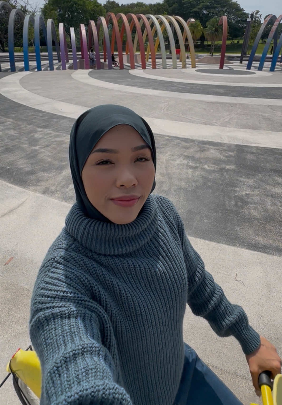 Jalan2 petang jangan lupa pakai sunscreen tau hehe 💕 #CARSLAN#carslanmy #2in1foundation #uvfoundation #uvprotection #sunscreen #sweatproof #waterproof #transferproof #makeup #basemakeup #makeuphacks #newarrivals #CarslanSummerMakeup