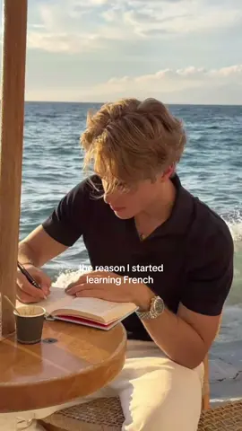 French men are so attractive. But of course im learning French to be billingual 😋🤞 #french #frenchmen #frenchboys #romantisizeyourlife #billingual #learningfrench #frenchstudent #studyingfrench #paris #france 