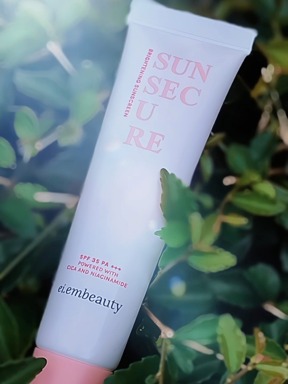 New Launching Sunsecure Brightening from @eiem.beauty  Gak nyangka warnanya pink, hihi love it💗💖 #sunsecureeiembeauty #eiembeauty #korbaneiem #enjoythesun #wortittobuy #fyp 