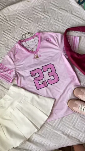 Jersey top outfit idea>>> #jerseyoutfit #jerseyshirt #jersey #outfitidea #jerseyoutfitideas #pinkjersey #OOTD #forgirls #fypage 