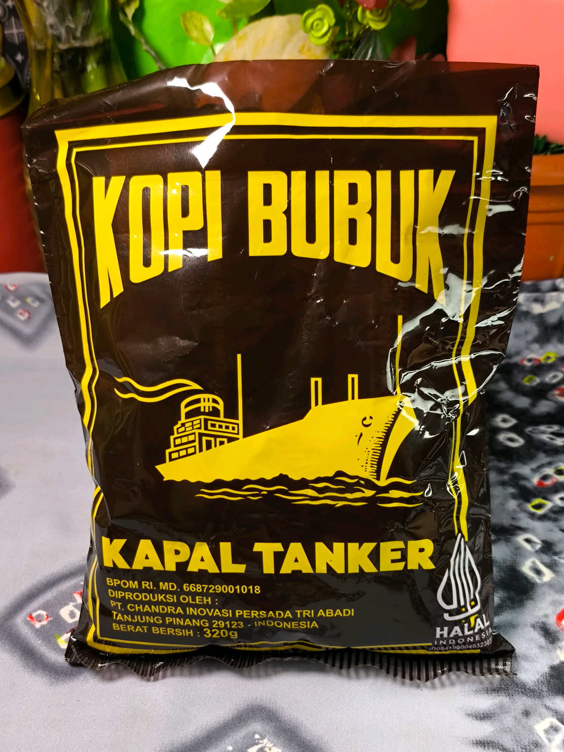 Kopi Bubuk Robusta dan Arabika Kapal Tanker.  #kopi #kopirobusta #kopiarabika #kopibubuk #kopiarabica #robusta #arabika #arabica #kopihitam #kopipahit #pecintakopi #penikmatkopi #pecintakopihitam #penikmatkopihitam #ngopi #dhndryda #satukontentiaphari 