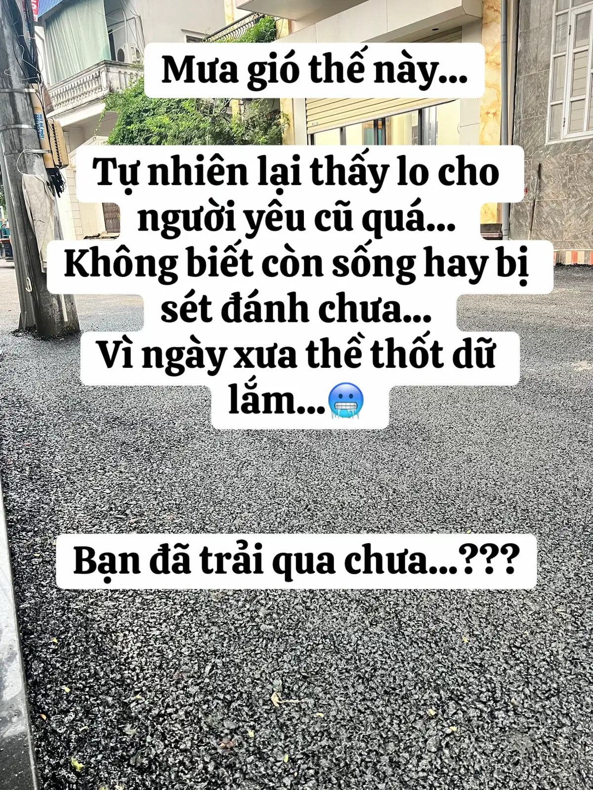 Mưa gió thế này...tự nhiên lại thấy lo cho người yêu cũ quá...không biết còn sống hay bị sét đánh chưa...??? Vì ngày xưa thề thốt dữ lắm... #hunghatay90 #trending #xuhuong #stt_buồn_tâm_trạng 