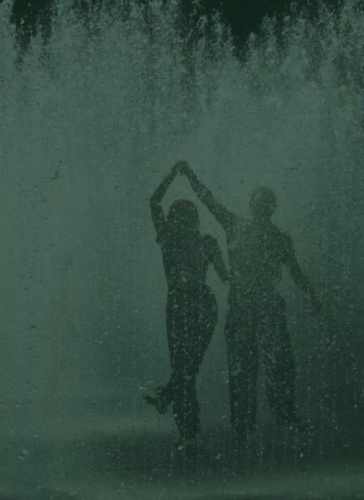 #LoveInTheRain #RomanticMoments #TikTokLove #CoupleGoals #RainVibes #LoveStory #RoobkaIyoJacaylka #CintaDalamHujan #FeelingLove #TikTokRomance #RainyLove 