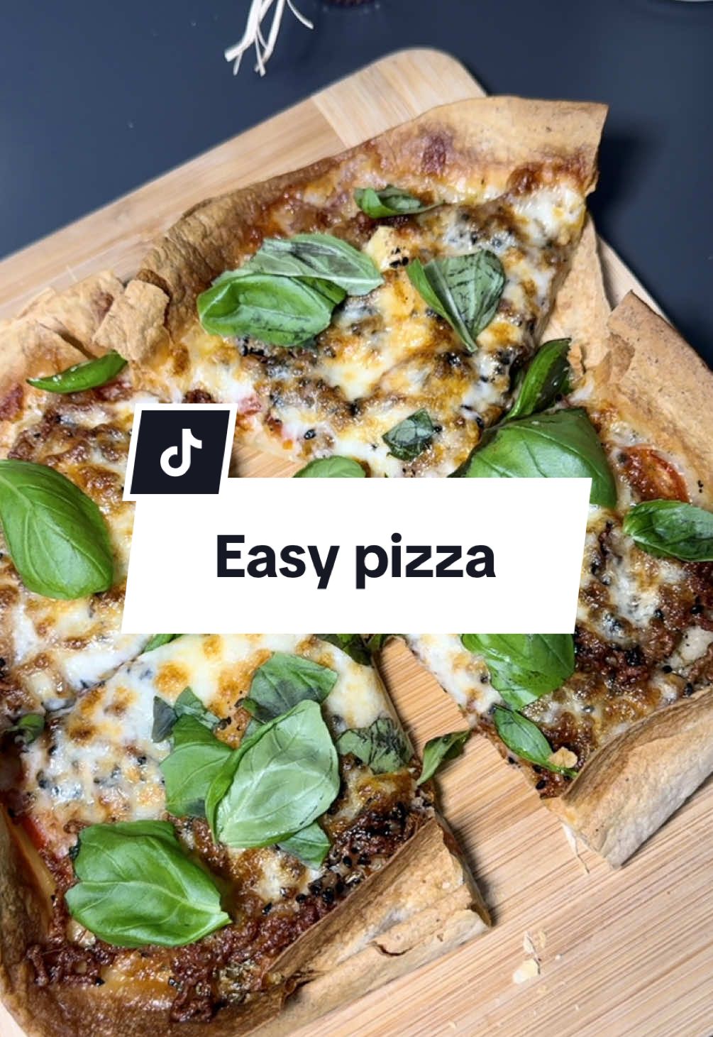 My Italian friend told me to try this — lavash pizza with ground beef & tomatoes 🇮🇹🍕 What do you think, is this a yes or a no?👇 #airfryerfrau #airfryer #italy #italianfood #british #pizza #pizzaideas 