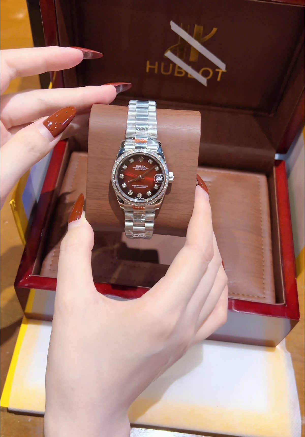 Mẫu RL mặt đỏ lửa mới về đủ sz nam nữ ạ, đeo đôi hay đơn đều đẹp lun😍#xuhuong2025 #dongho #donghodep #donghonu #watch #donghothoitrang #donghonam #phukienthoitrang #viral 