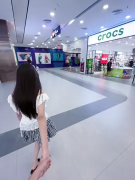 Nay đc bà xã dắt tay ik chơi vui quá trời #uocduoclenxuhuong #vincombacgiang 