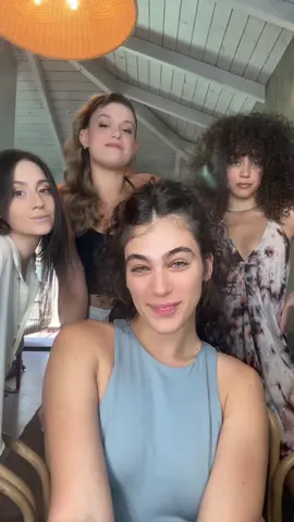 להיות מלווה בחתונה של הבסטי >>>> 