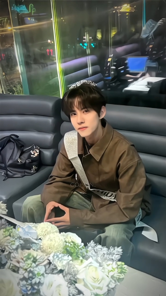 Lưu Hiên Thừa - 刘轩丞   - Tên thật: Lưu Tranh -刘铮 - MBTI: ENFJ - Ngày sinh: 05.09.2004 (Xử Nữ) - Chiều cao: 181cm - Cân nặng: 60 kg - Quê quán: Giao Tắc, Hà Nam, Trung Quốc - Học tại: Học viện Âm nhạc Thiên Tân IG: liuxuanchengisme Weibo: 刘轩丞- Douyin: 刘轩丞- Xiaohongshu: lxc20040905 #luuhienthua #nghichai #revengedlove #逆爱 