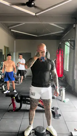Tập gym gì chưa người đẹp…hè…hẹ 😆😎