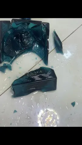 🥲🥲🥲 #fyp #perfumetiktok #cambodia #foryou #foryoupage #versaceonthefloor 
