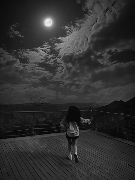 Hymn for the Weekend🎧🖤 #darkvibes #blackmood #foryou 