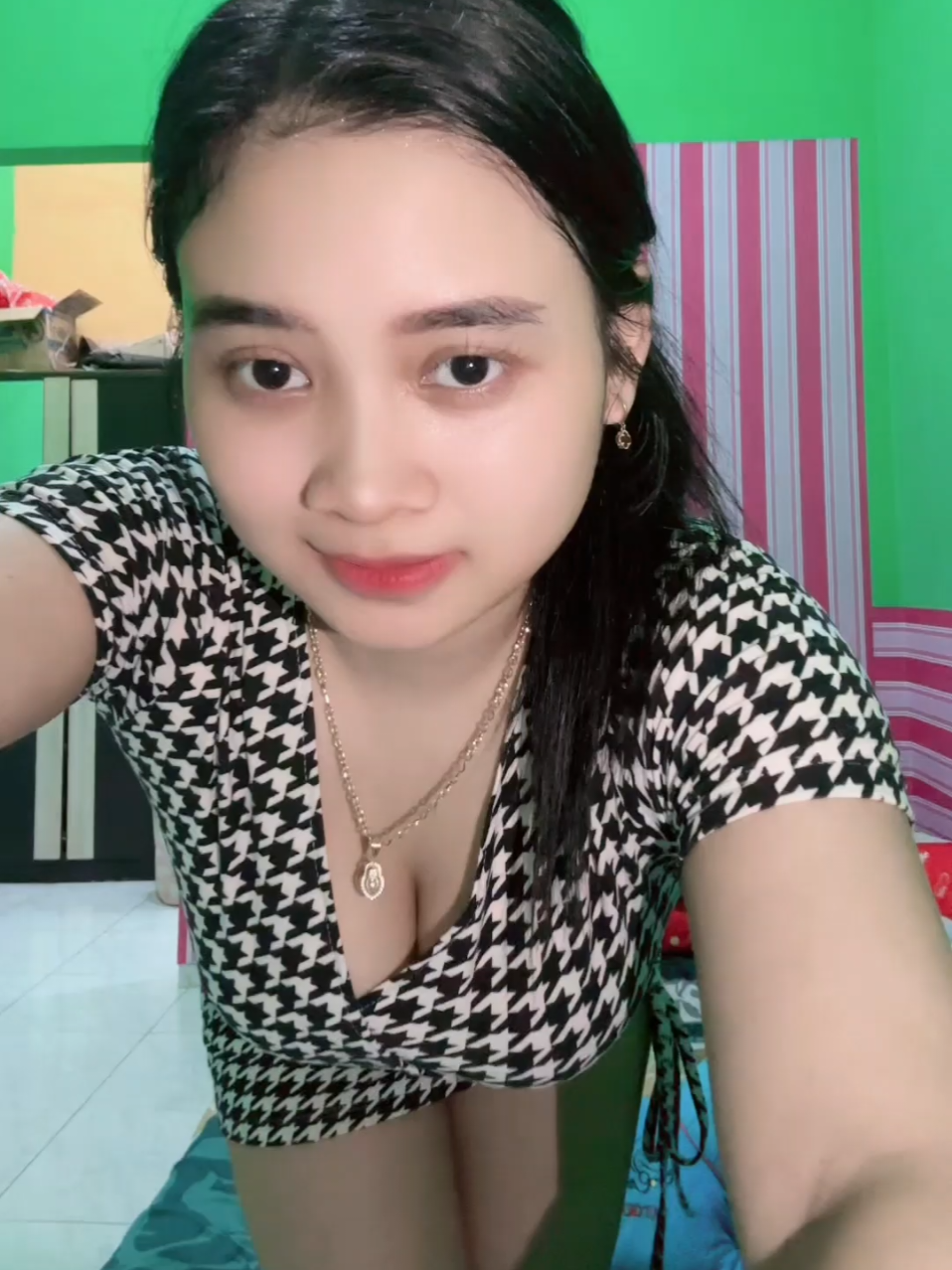 Om Lorenza #dekzaaaa3 #trendingtiktok #manispedesngegigit #cantik #wanitaidaman #soundtrending #lewatberanda #idamanmu #gemesin #viraltiktok #fyp 
