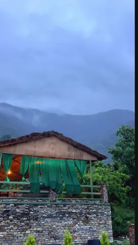 🌴Feel the experience that really blends with nature,enjoy the beautiful forest atmosphere, wet the body with clear river water, breathe fresh air…..!!! all those experiences you can get at @River.side.bottle.house For information /booking please contact us via wa in bio 🫶 📍Riverside bottle house,after mahendra cave #riversidebottlehouse #pokhara #river #swimmingpool #restaurant #nature 