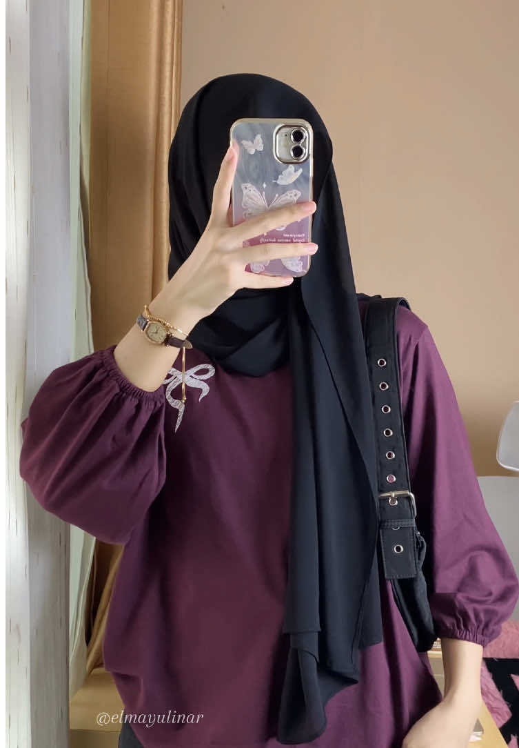 warnanya bikin kulit cerahh🫶🏻 #OOTD #kaos #blouse #atasanwanita #kaoswanita 