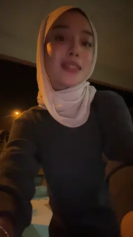 pinjam terlinga nabil??                      #intan#fy#outfit#senyum 