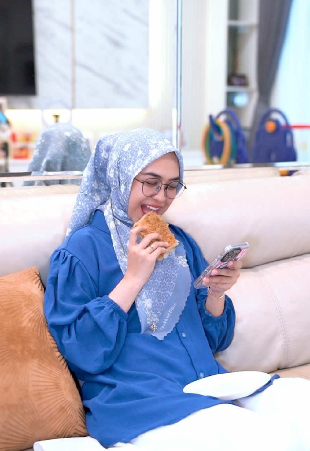 Akhirnya setelah sekian purnama, dua peeling serumnya MS Glow restok lagi!! Buat kalian yang dari kemarin nungguin juga kayak aku, mending buruan di checkout sekarang @msglow.beauty 