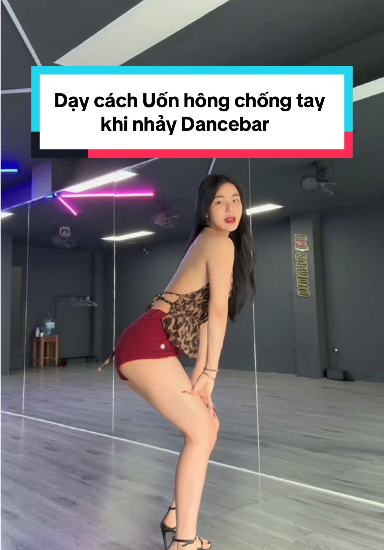 Hướng dẫn cách Uốn hông chống tay khi nhảy Dancebar #nguyenlehongminhgenz #dancebar #hongminhdaynhay #xuhuong #feelbar #daynhaycoban #daynhayonline #longervideos #daynhay #huongdannhay #tutorialdance #vtvcab 