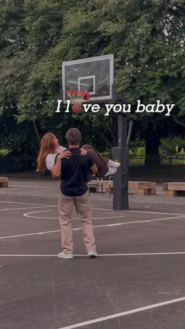 Basketball love❤️🏀 @☃️  #basketball #basketballtiktok #ballislife🏀 #basketballedits #baksetballer #basketball4life #Love #iloveyou #meandyou #date #datenight #dateideas #basket #cute 