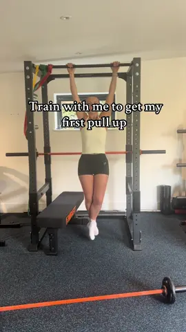 Day 1 of getting a pull up.  After my #gymshark66 challenge trying to get a chin up ended with me being so so close I have decided to try again and build on a slightly harder skill.  @Gymshark @Gymshark Women #training #gym #GymTok #progress 