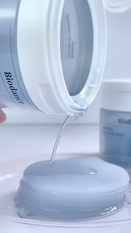 Biodance Cera-nol Gel Toner Pad soothes irritation, boosts hydration, and strengthens my skin barrier. I use it every day to keep my skin calm, smooth, and healthy. #Biodance #Biodanceceranolgeltonerpads #hydroceranol #soothingtonerpad #tonerpad #hyaluronicacid #hydration #moisturebarrier #sensitiveskincare #kbeauty #koreanskincare #skintok #SkinCare101 #genie #SelfCare #fyp #viral #ugc #ugccreator 