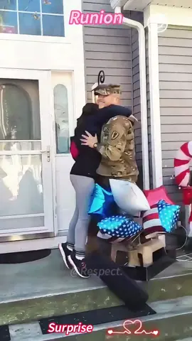 The soldier went home and gave his family a huge surprise #fyp #surprised #soldier #tiktok 