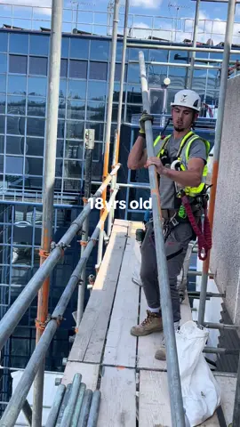 #scaffolding #londonbaby🇬🇧🇬🇧 #18yrsold#fyp #viral_video #hardwork 