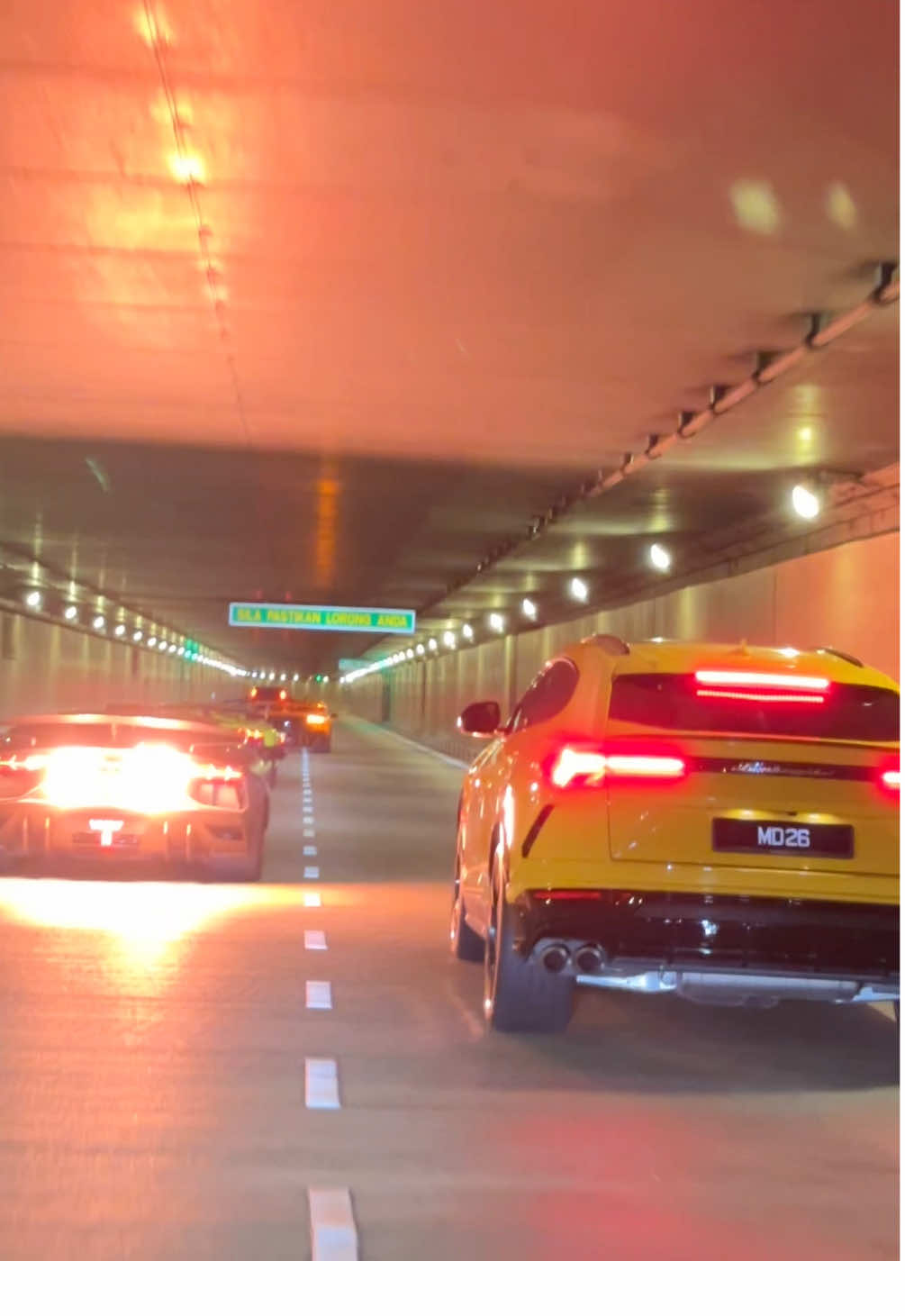 1 minute ASMR of SVJ inside tunnel #svj #gintani #steso #corsagarage #svjroadster #dconceptsupercarclub 