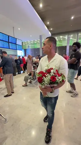 لقاء يثلج الصدور لقاء زوجتي واطفالي بعد اكثر من عام ونصف وهم في غزة تحت القصف والموت الحمدلله يارب عقبال الجميع#خانيونس_رفح_غزة #غزة_فلسطين_عمان_سوريا_مصر_المغرب_تركيا #فلسطيني🇵🇸 #غزاوي #الحبيب #الحب❤️ 