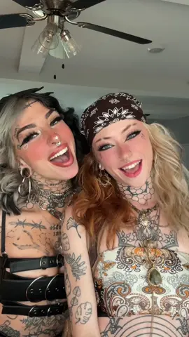 my friends r the only thing that keeps me alive fr @𝔠𝔯𝔲𝔢𝔩𝔩𝔞 ♡ 