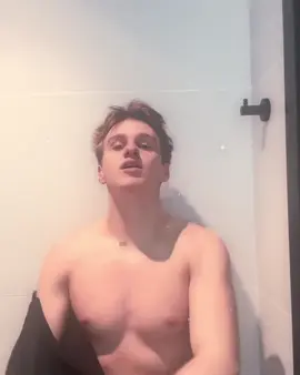 — какой он шикарный🙏🏻🙏🏻@David Turov #рекомендации #давидтуров #turovell #эдит 