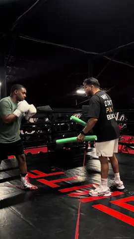 Block and shoot  #boxing #personaltrainer #privatetraining #boxingfitness #coaching #motivation #dallastexas #Fitness #workout #hardwork #dedication #bagdrills 